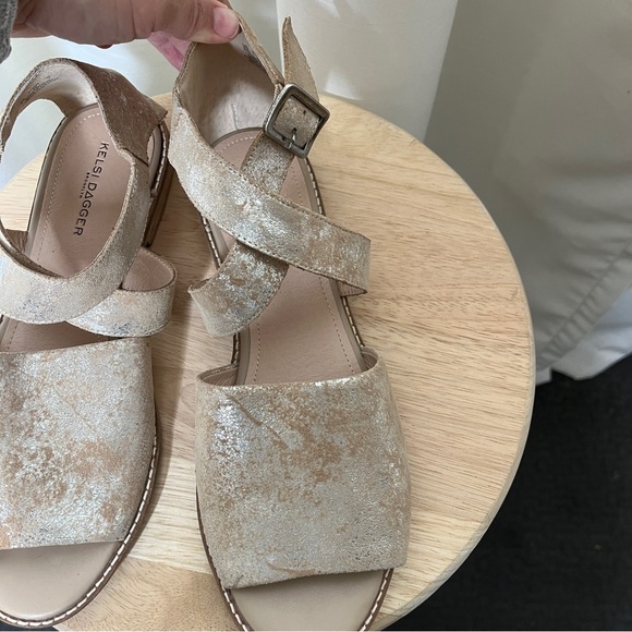 Kelsi Dagger gold sandals - Picture 5 of 11